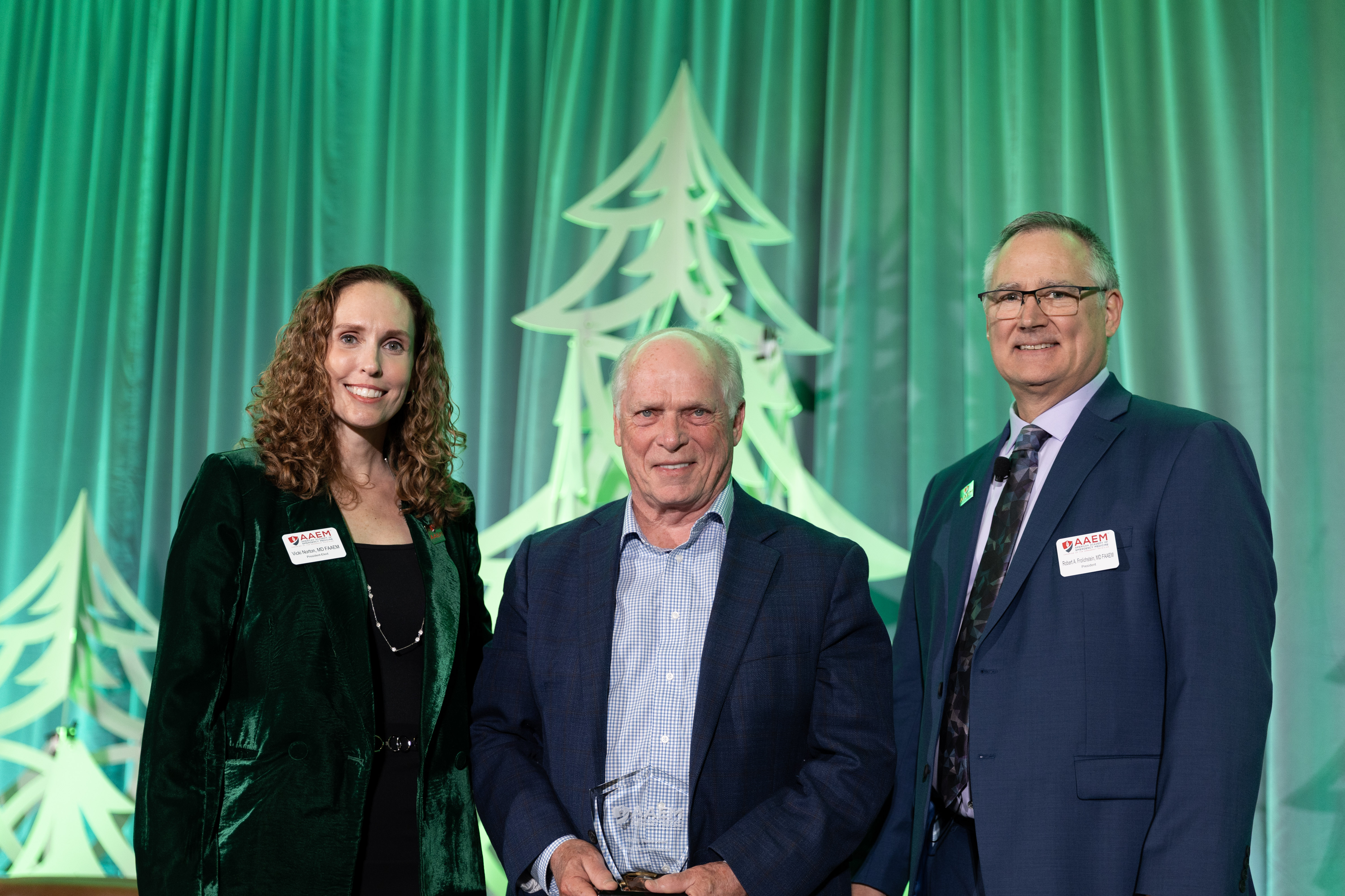 Dr. Browne receiving award alongside AAEM leaders